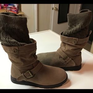 Muk luks boots/ Brown knitted socking
